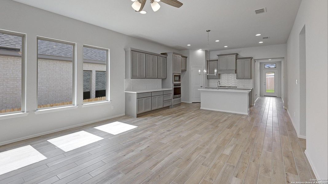 Spacious, unfurnished interior of a new home in Ladera 40', San Antonio (Image 20). Spacious, unfurnished interior of a new home in Ladera 40', San Antonio (Image 20).