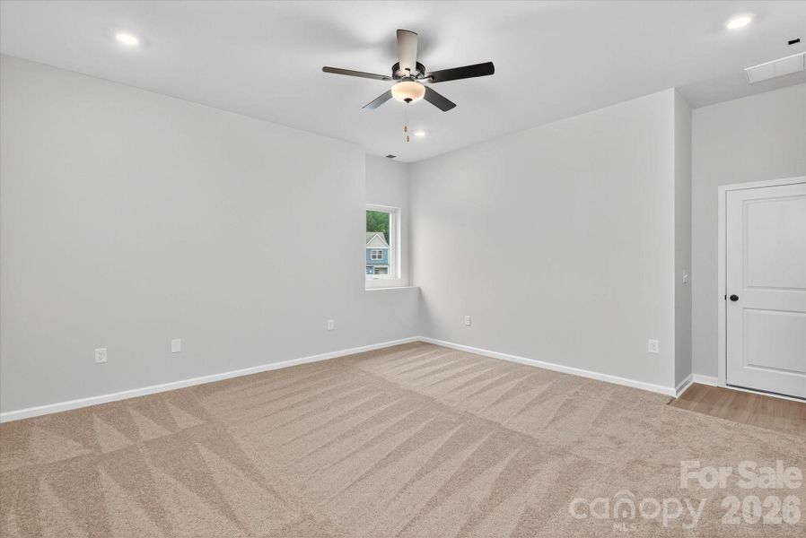 Spacious, unfurnished interior of a new home in Rhyne Court, Gastonia (Image 18).