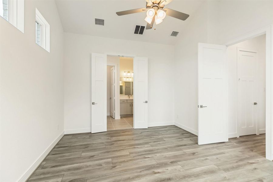 Spacious, unfurnished interior of a new home in Bridgeland Central, Cypress (Image 27).