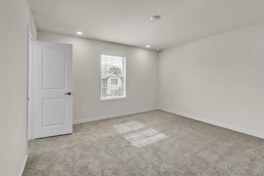 Spacious, unfurnished interior of a new home in The Landing at Hidden Lakes, McKinney (Image 28).
