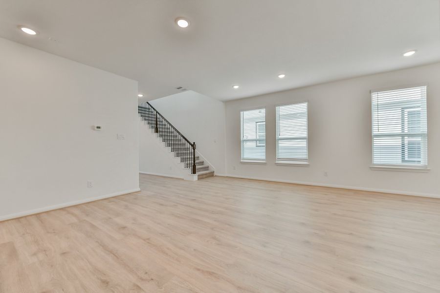 Spacious, unfurnished interior of a new home in Anderson Lake, Houston (Image 5). Spacious, unfurnished interior of a new home in Anderson Lake, Houston (Image 5).
