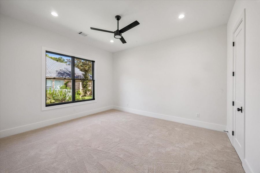 Spacious, unfurnished interior of a new home in , Houston (Image 33).