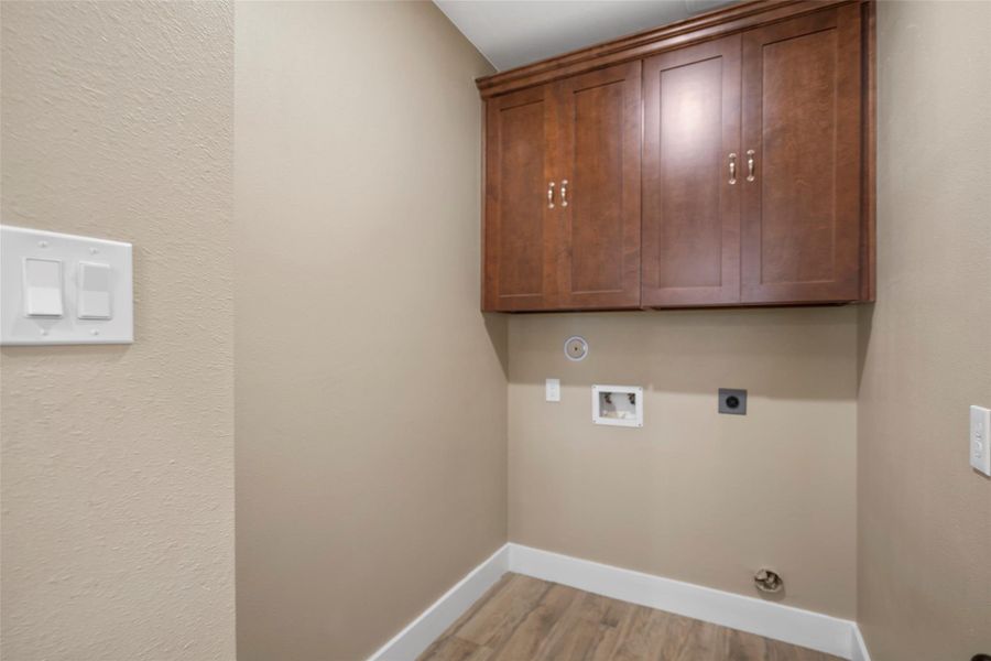 Spacious, unfurnished interior of a new home in , Hempstead (Image 11).