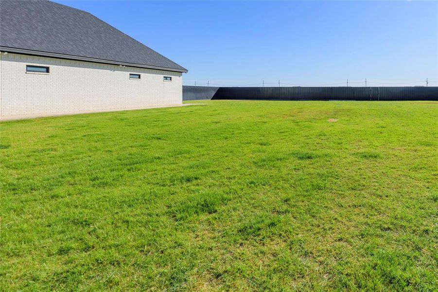 Exterior details and patio area of a home in , Odessa (Image 3).
