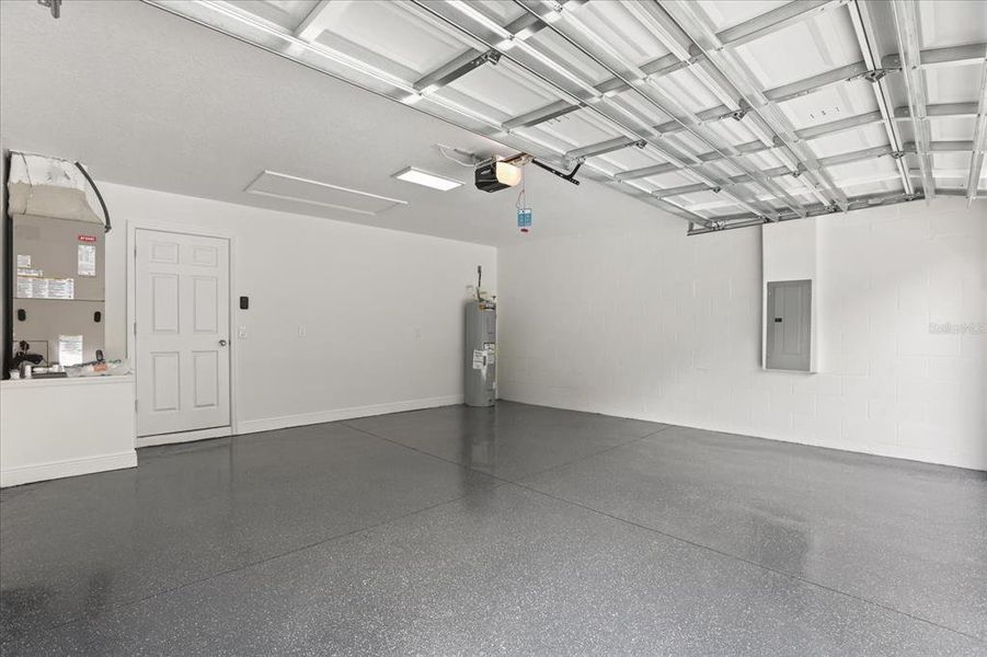 Spacious, unfurnished interior of a new home in , Leesburg (Image 19).