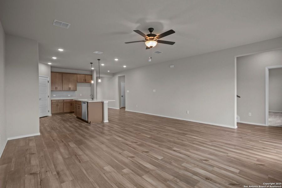 Spacious, unfurnished interior of a new home in Comanche Ridge, San Antonio (Image 27).