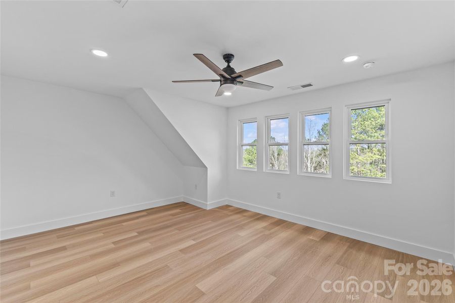 Bonus / Flex Room Bonus / Flex Room