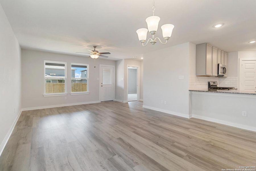Spacious, unfurnished interior of a new home in Willow Point, San Antonio (Image 16). Spacious, unfurnished interior of a new home in Willow Point, San Antonio (Image 16).