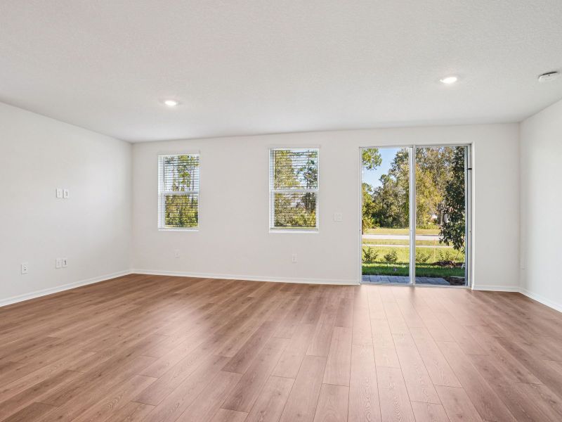 Spacious, unfurnished interior of a new home in The Meadow at Crossprairie Townes, St. Cloud (Image 7).