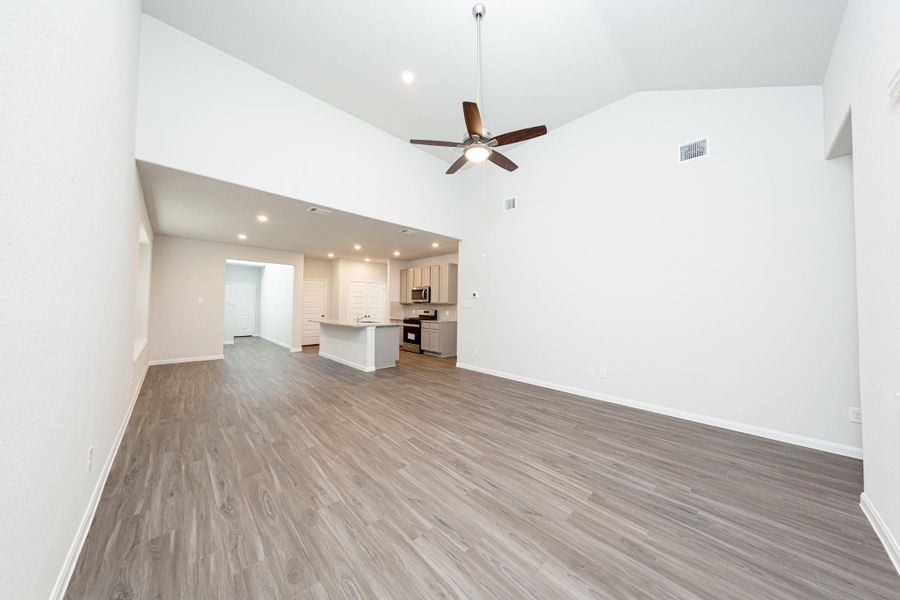 Spacious, unfurnished interior of a new home in River's Edge, Conroe (Image 12).