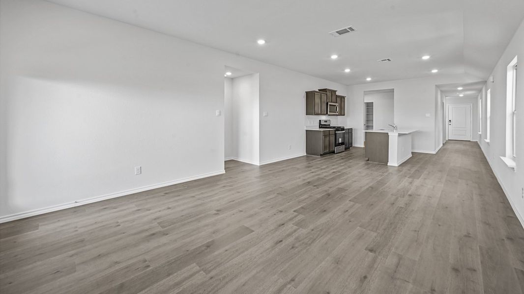 Spacious, unfurnished interior of a new home in Elevon, Lavon (Image 11).