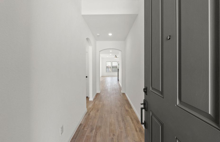 Spacious, unfurnished interior of a new home in Crescent Bluff, Georgetown (Image 22).