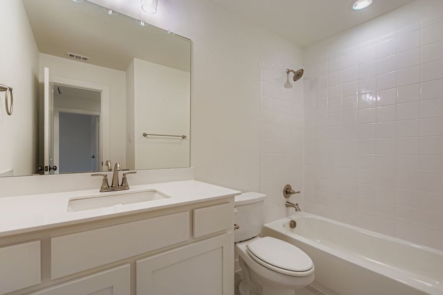 3525 Kings Court - Full Bathroom