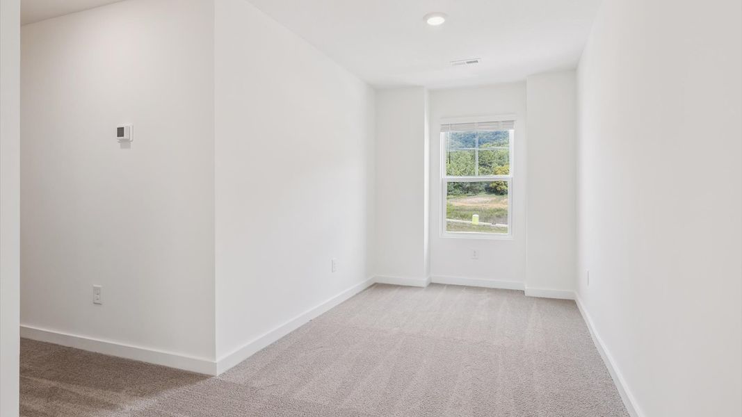 Spacious, unfurnished interior of a new home in Emory Creek, Harriman (Image 16).