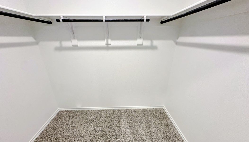 Spacious, unfurnished interior of a new home in Sunnycreek, Fort Worth (Image 12).