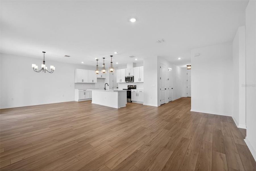 Spacious, unfurnished interior of a new home in Tyson Reserve, St. Cloud (Image 13).