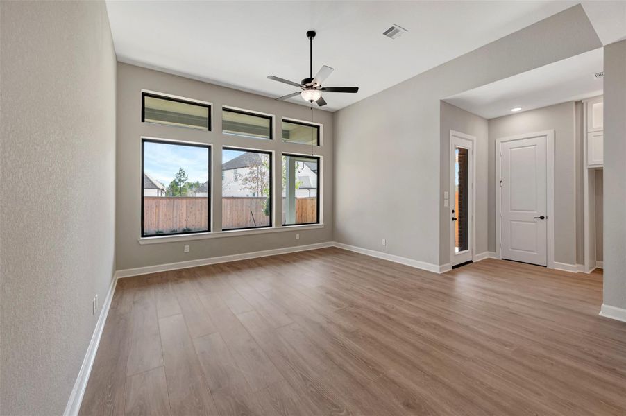 Spacious, unfurnished interior of a new home in Kresston - Enclave Collection, Montgomery (Image 25).