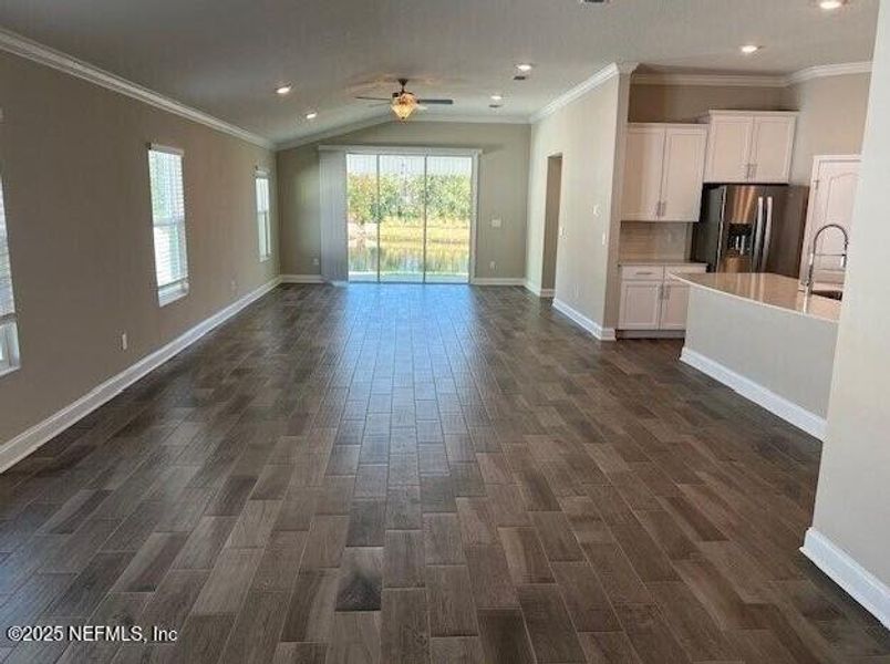 Spacious, unfurnished interior of a new home in Sawmill Branch, Palm Coast (Image 31).