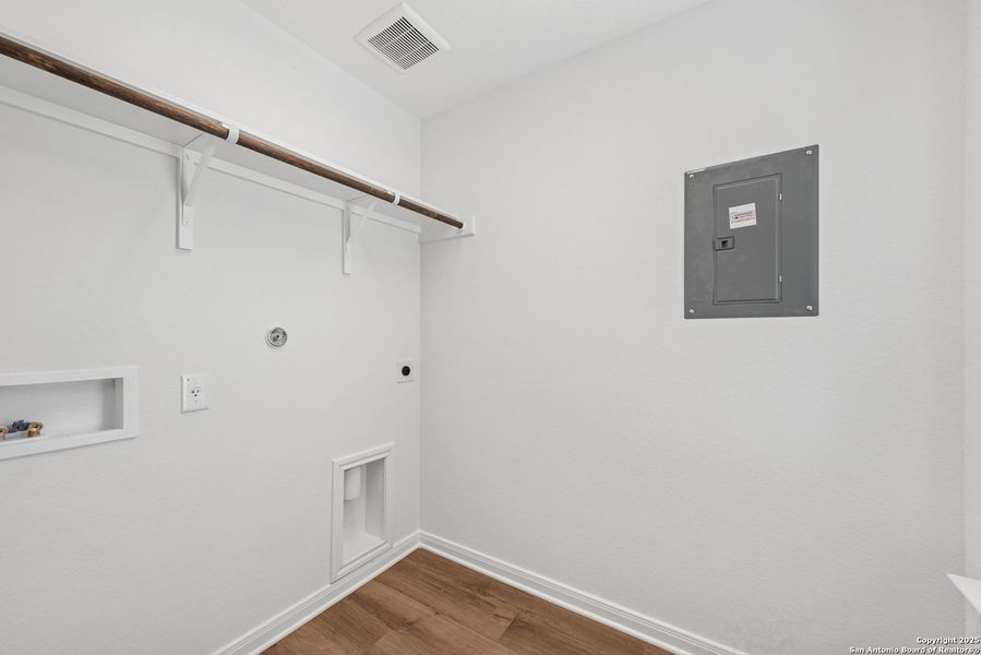 Spacious, unfurnished interior of a new home in Park Place, New Braunfels (Image 30).