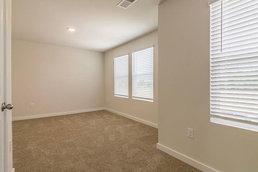Spacious, unfurnished interior of a new home in The Woodlands Preserve, Jackson (Image 15).