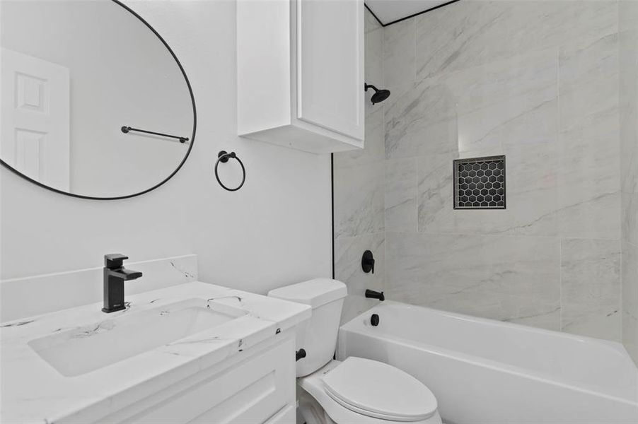 Furnished interior view inside a new home in , Gainesville (Image 6).