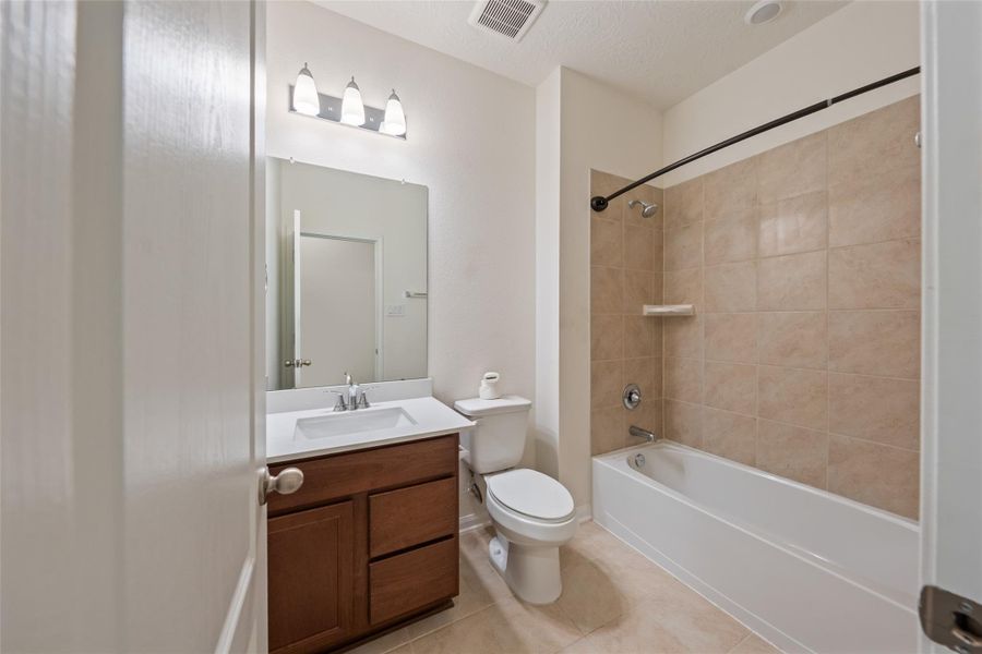 Furnished interior view inside a new home in Grace Landing, Willis (Image 10).
