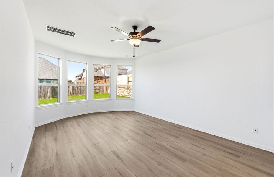 Spacious, unfurnished interior of a new home in Crescent Bluff, Georgetown (Image 58).
