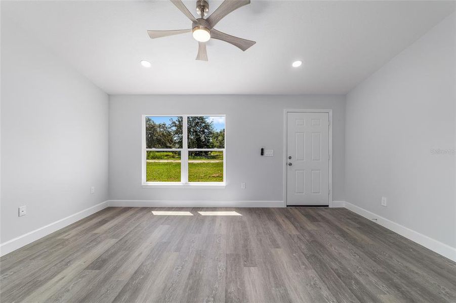 Spacious, unfurnished interior of a new home in , Dunnellon (Image 28).
