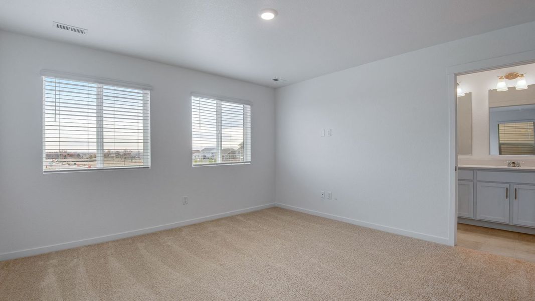 Spacious, unfurnished interior of a new home in Villas at Vantage, Berthoud (Image 17).