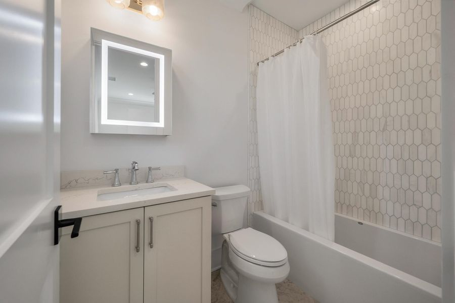 Furnished interior view inside a new home in , Seabrook Island (Image 40).