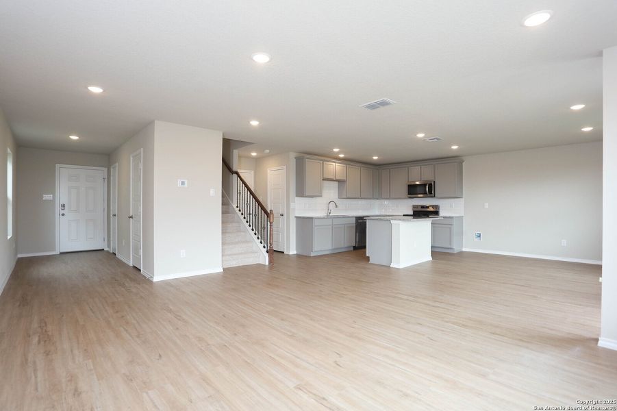 Spacious, unfurnished interior of a new home in Fairway Crossing 40s, San Antonio (Image 17). Spacious, unfurnished interior of a new home in Fairway Crossing 40s, San Antonio (Image 17).