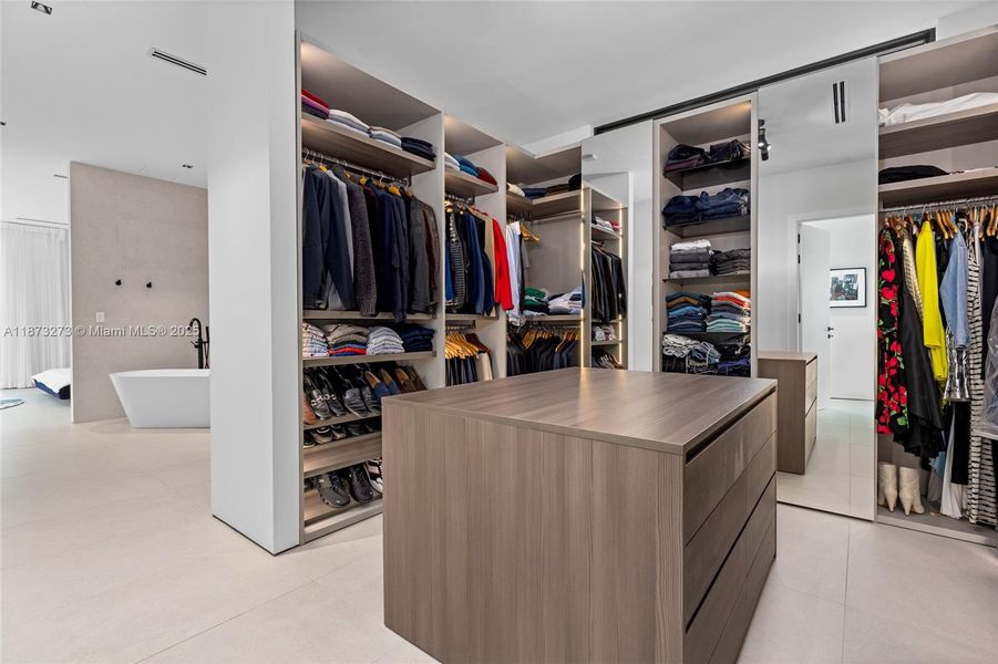 Furnished interior view inside a new home in , Pinecrest (Image 57).