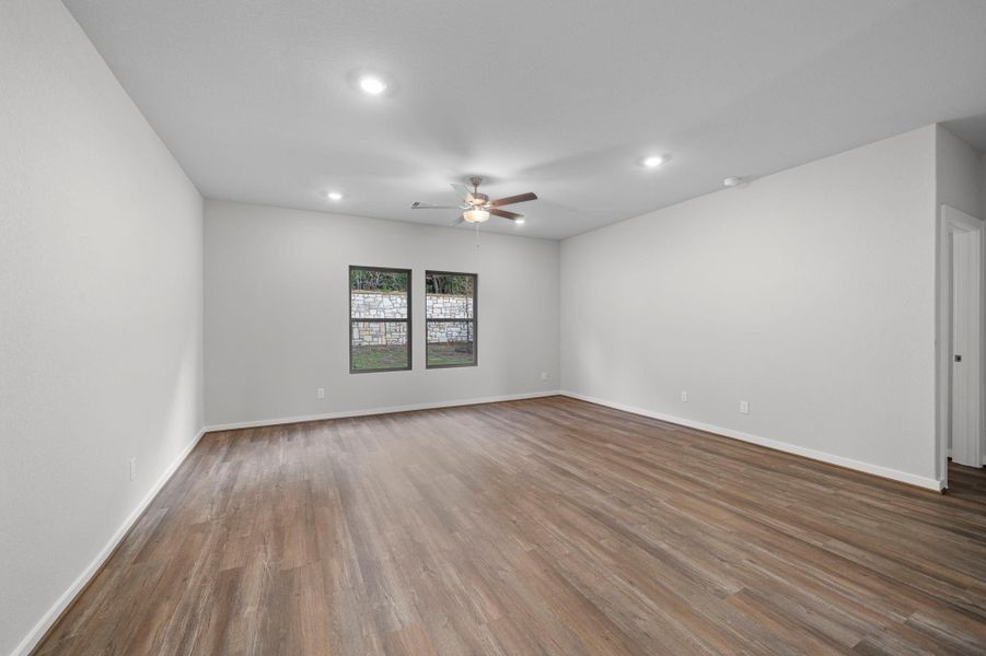 Spacious, unfurnished interior of a new home in Westridge Cove, Conroe (Image 25).