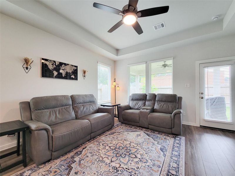 Furnished interior view inside a new home in Westridge Cove 40′, Conroe (Image 15).