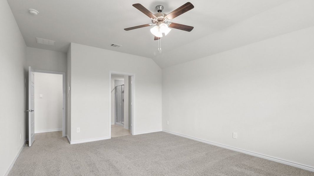 Spacious, unfurnished interior of a new home in Woodcreek, Fate (Image 10).