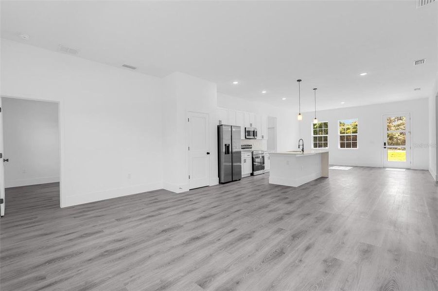 Spacious, unfurnished interior of a new home in , Ocala (Image 28).