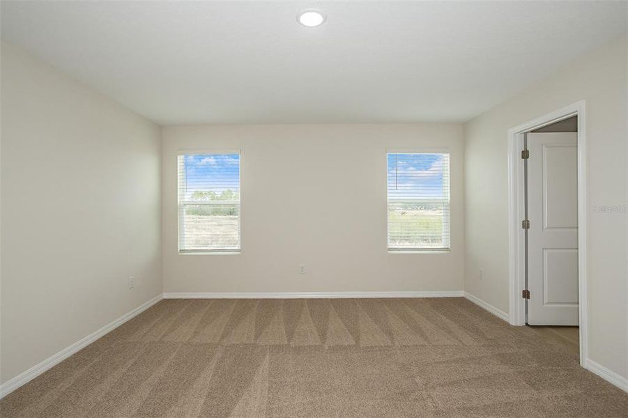 Spacious, unfurnished interior of a new home in Pasadena Ridge, Dade City (Image 20).