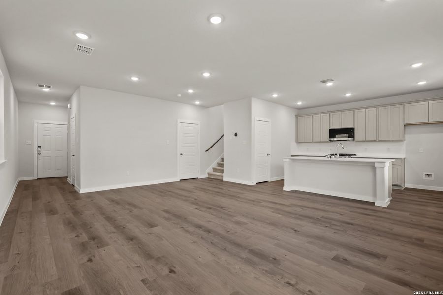 Spacious, unfurnished interior of a new home in Senna, Leon Valley (Image 22).