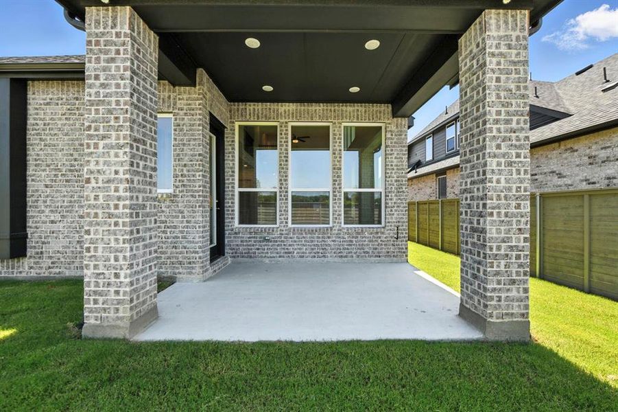 Exterior details and patio area of a home in Treeline, Justin (Image 17).