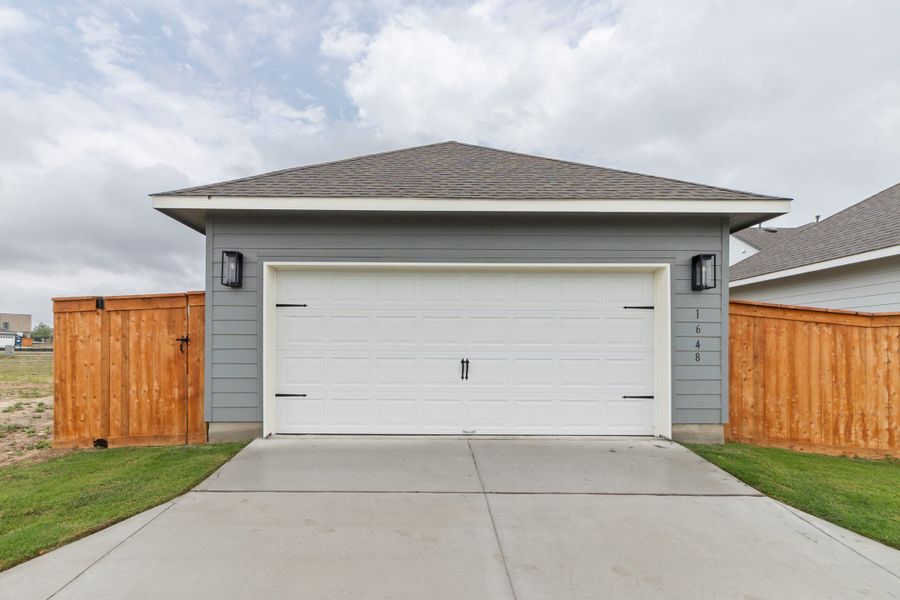 Exterior details and patio area of a home in Trace, San Marcos (Image 23).