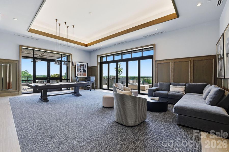 Billard Rooftop Club Room