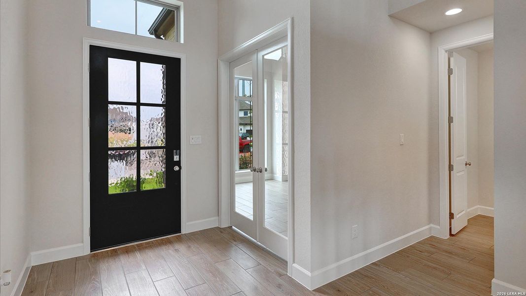 Spacious, unfurnished interior of a new home in Haby Hill, San Antonio (Image 20).