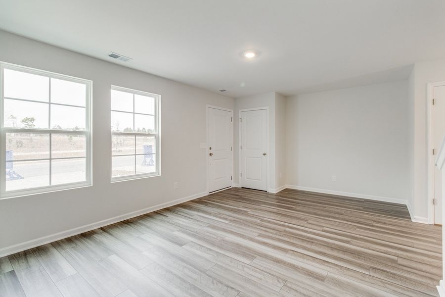 Spacious, unfurnished interior of a new home in Astoria, Columbia (Image 15).