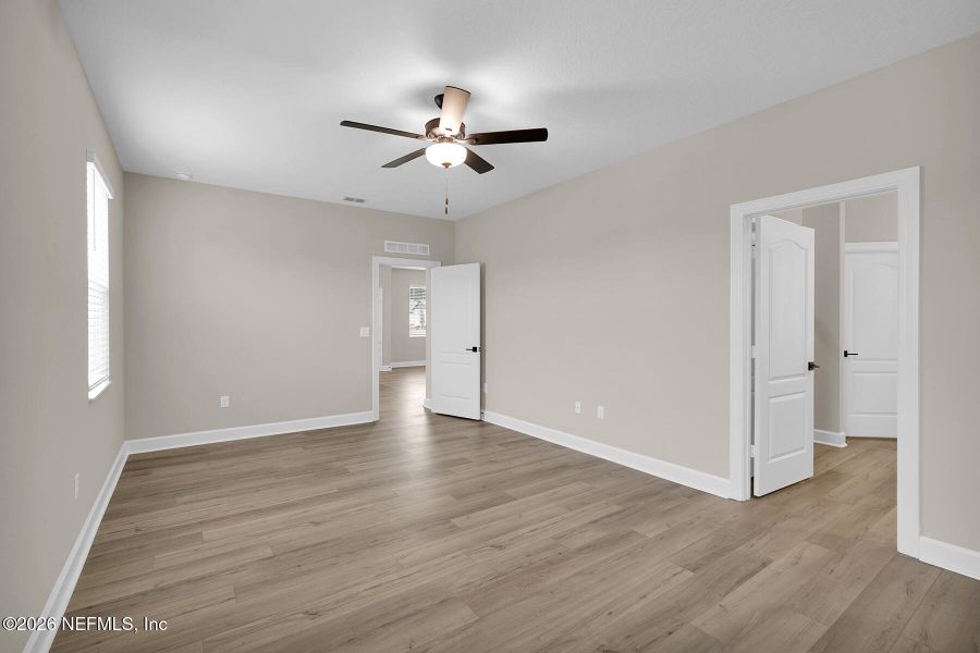 Spacious, unfurnished interior of a new home in Jennings Farm, Middleburg (Image 16).