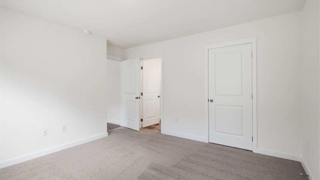 Spacious, unfurnished interior of a new home in Emory Creek, Harriman (Image 35).