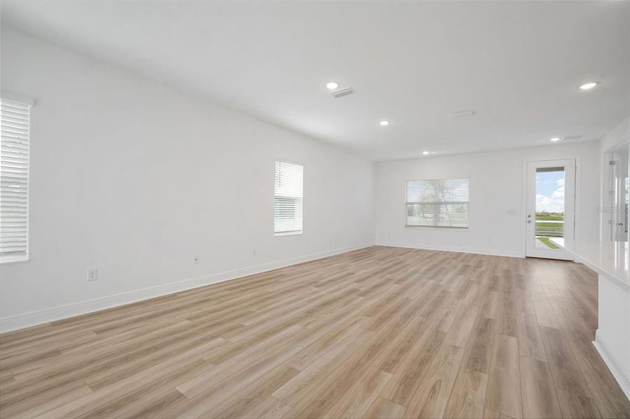 Spacious, unfurnished interior of a new home in North River Ranch, Parrish (Image 34).