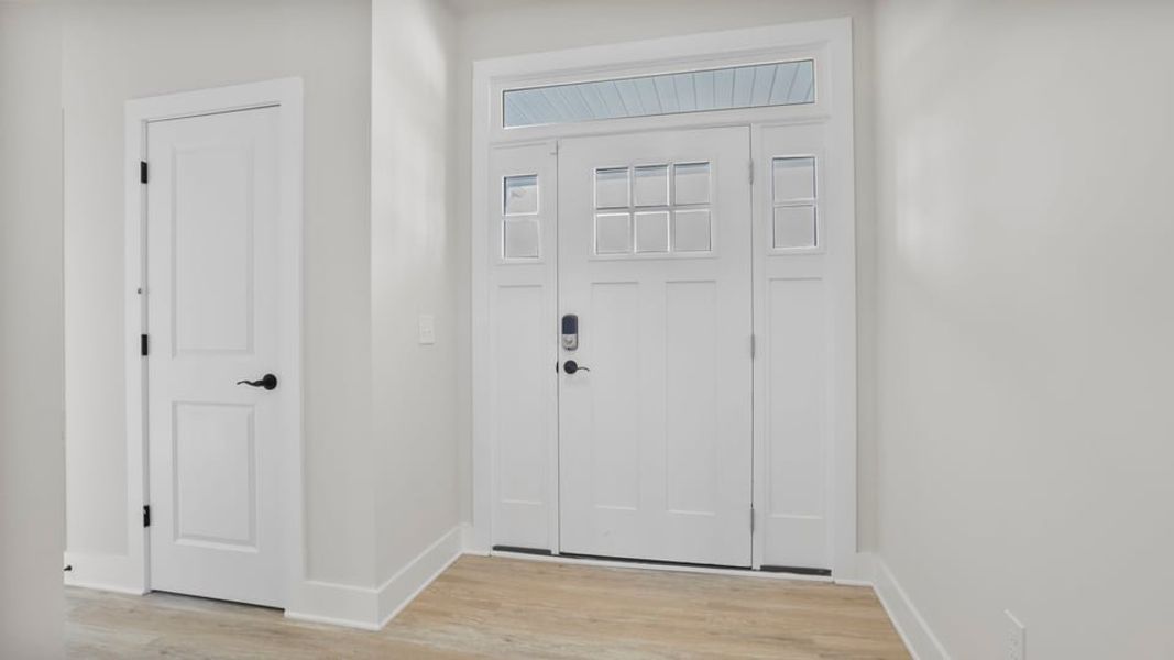 Spacious, unfurnished interior of a new home in Shadowood, Seneca (Image 13).