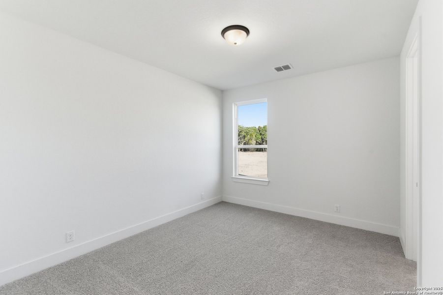 Spacious, unfurnished interior of a new home in Caliza Reserve, Boerne (Image 38).