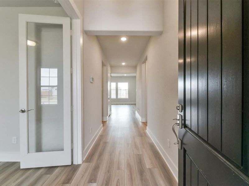 Spacious, unfurnished interior of a new home in Lago Mar, Texas City (Image 16).