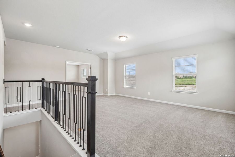 Spacious, unfurnished interior of a new home in Arcadia Ridge - Premier Series, San Antonio (Image 36).